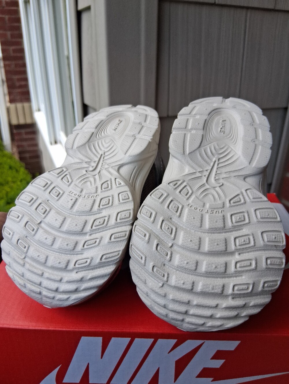 NIKE INFANT/TODDLER V5 RNR SNEAKER - Picture 4 of 5